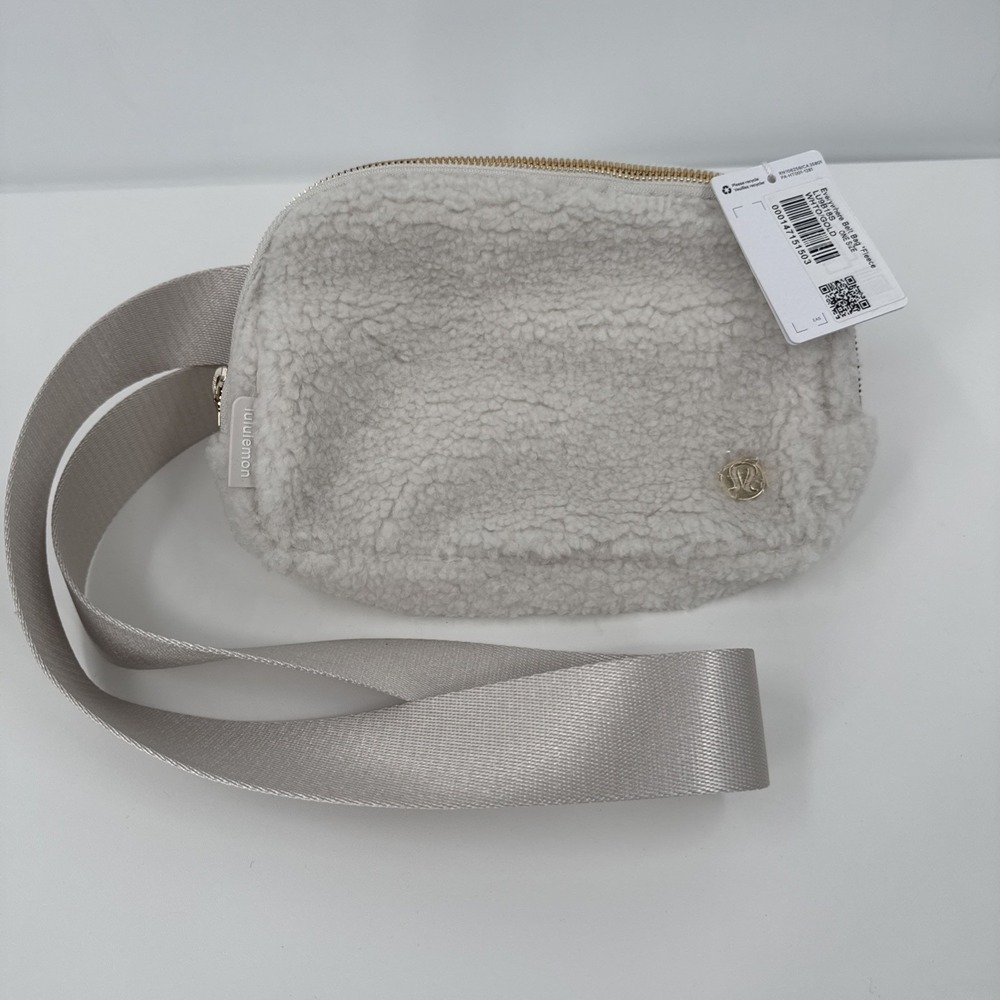 Lululemon Everywhere Belt Bag Plush Fleece 1L White Gold New LU9B18S Activewear